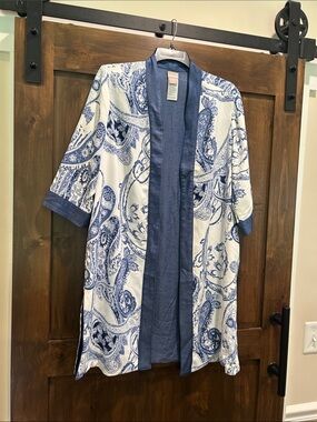 M159 NWT Chico's White and Blue Reversible Paisley Kimono Size 8/10 Petite